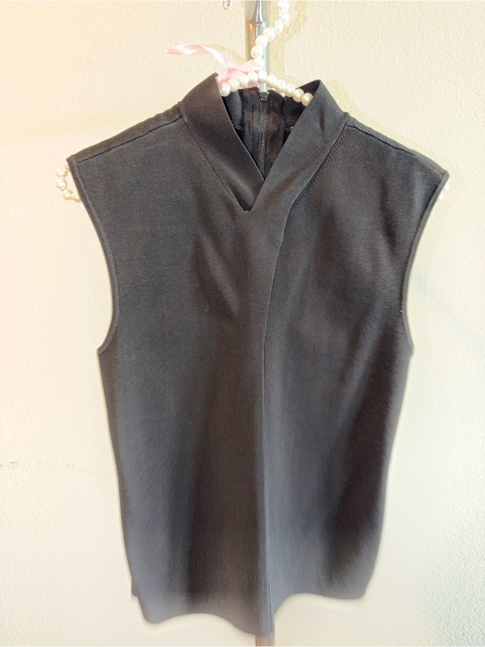 White House Black Market Women's Black Sleeveless Mock Neck Fitted